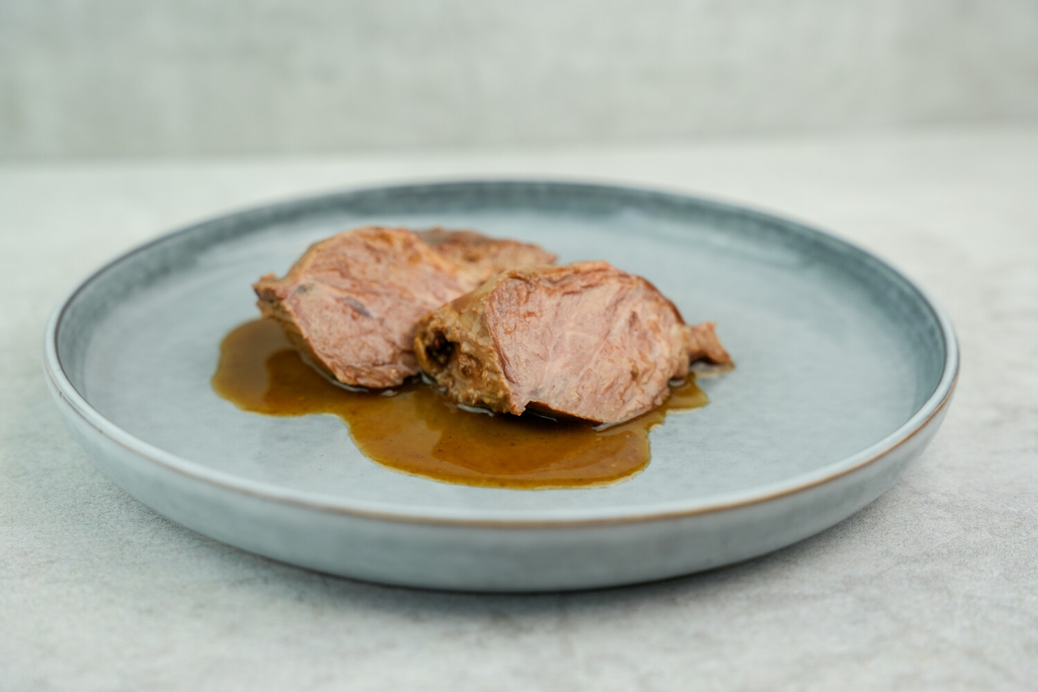 40002584-563086-manufaktur-tk-schweinebaeckchen-geschmort-mit-sauce-2x-3-0-kg-karton.jpg Schweinebäckchen