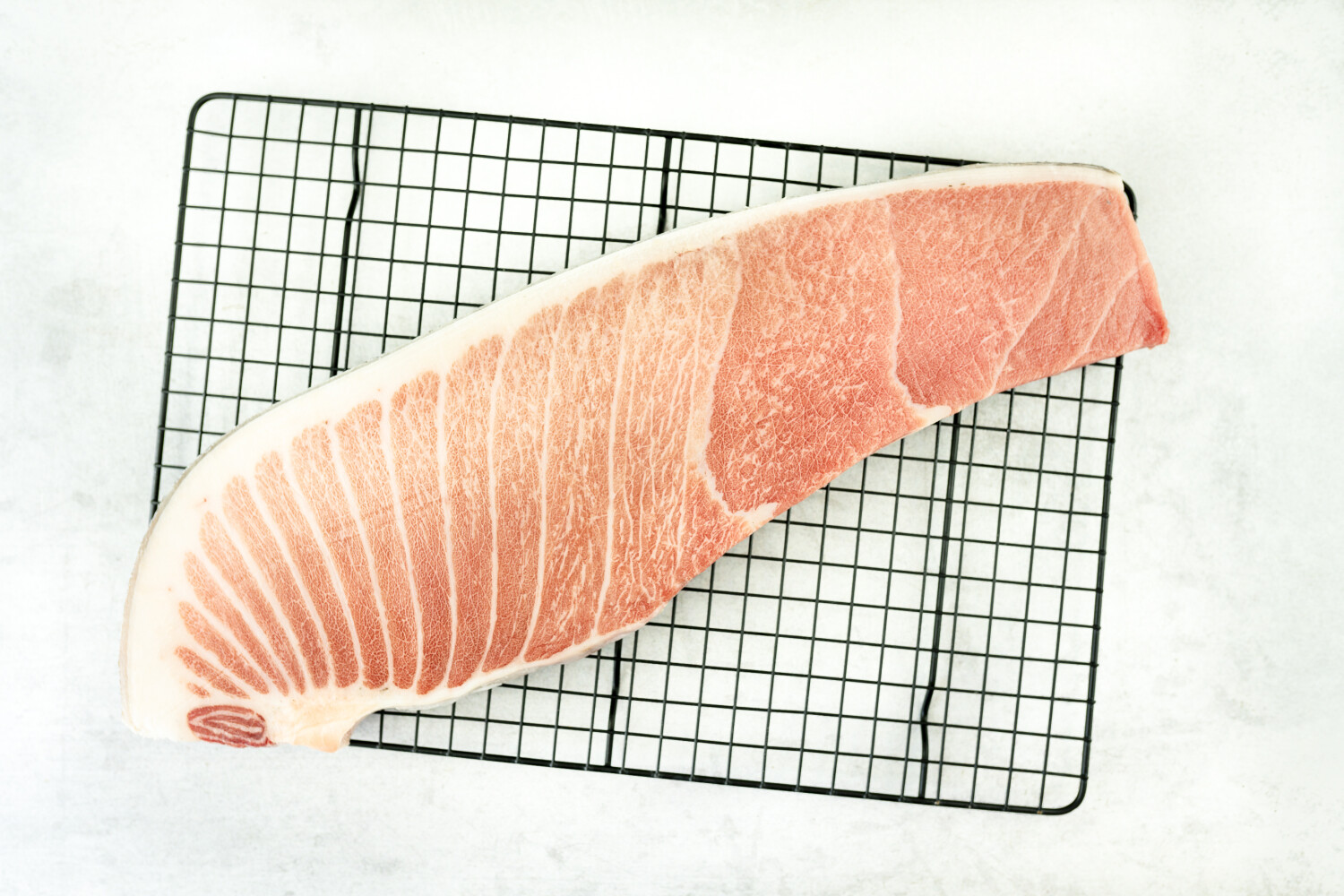 Thunfisch Otoro mit Haut