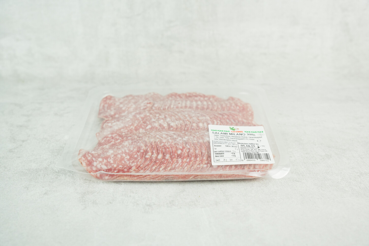 40002751-543126-italien-salami-milano-geschnitten-300-g-schale-italien.jpg Salami Milano geschnitten