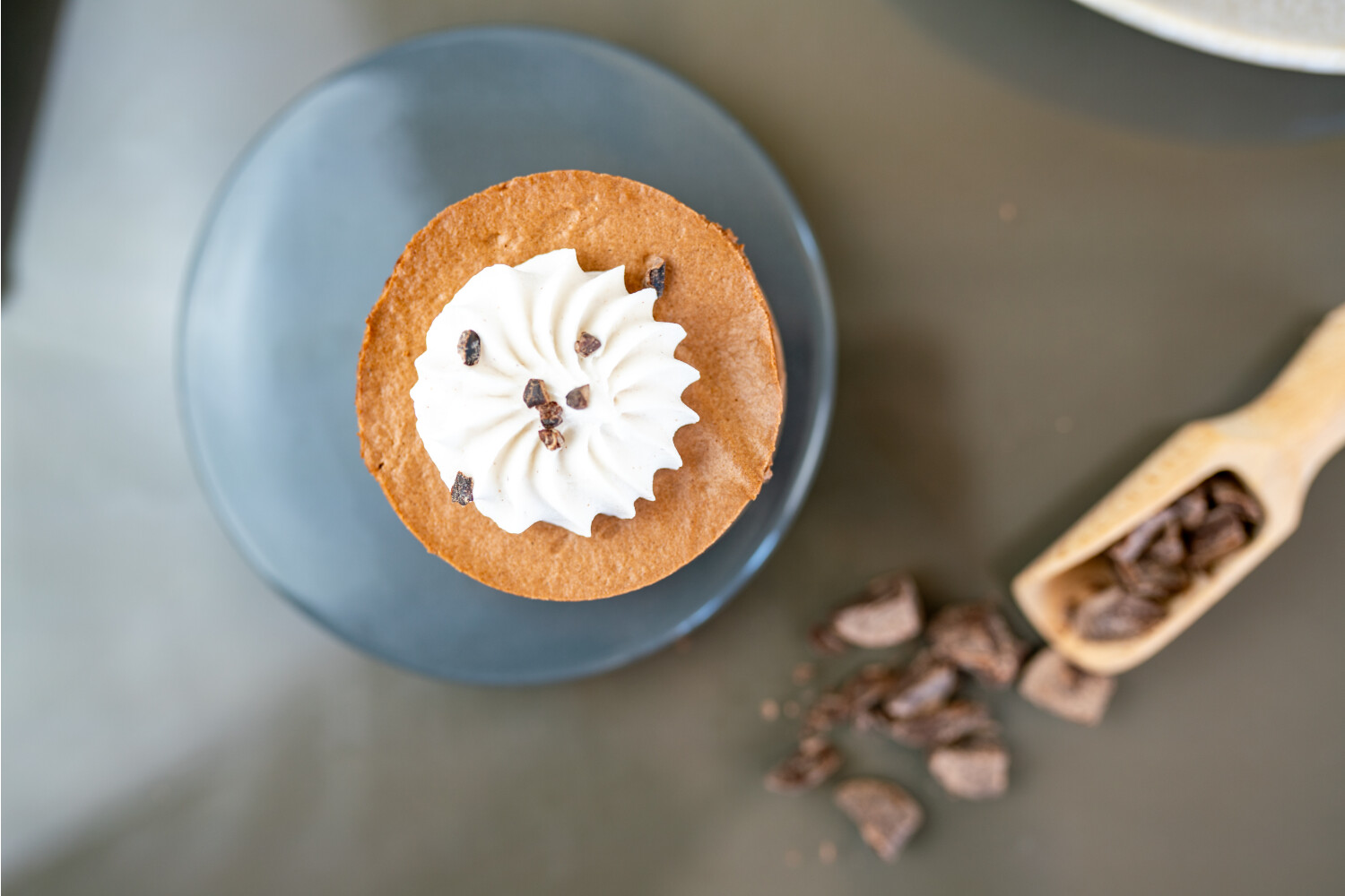 40002114-562098-manufaktur-pw-tk-veganer-chocolate-passion-cake-0-084kg-stk-25-stk-karton.jpg Chocolate-Passion Cake I PATISSERIE WALTER