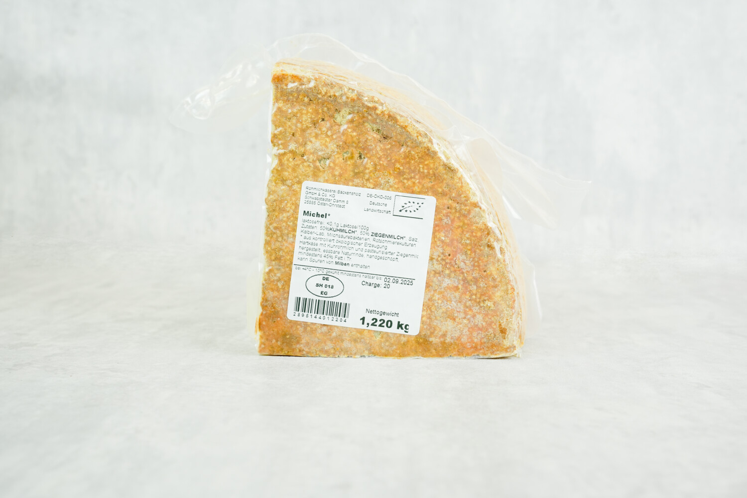 40002635-532871-kaese-bs-michel-geviertelt-backensholz-bio-ca-1-12-kg-stk.jpg Michel