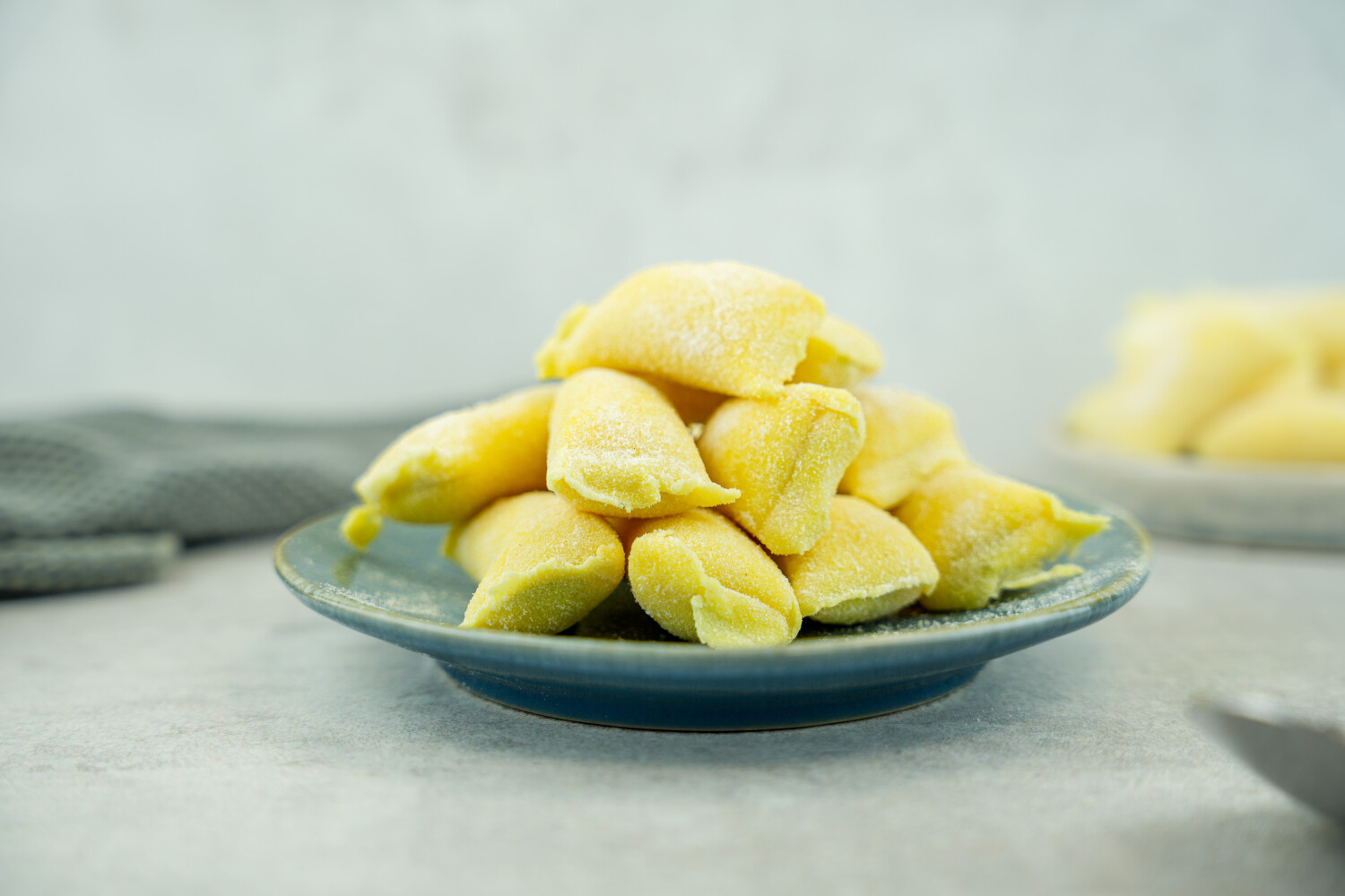 Gnocchi mit Mozzarella-Zitronenfüllung