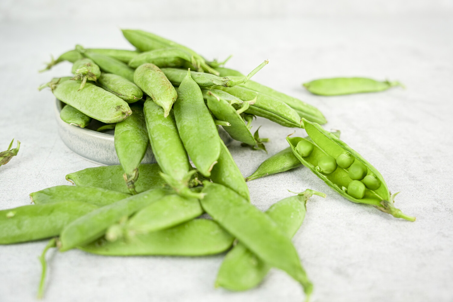 Grüne Erbsen in der Schote