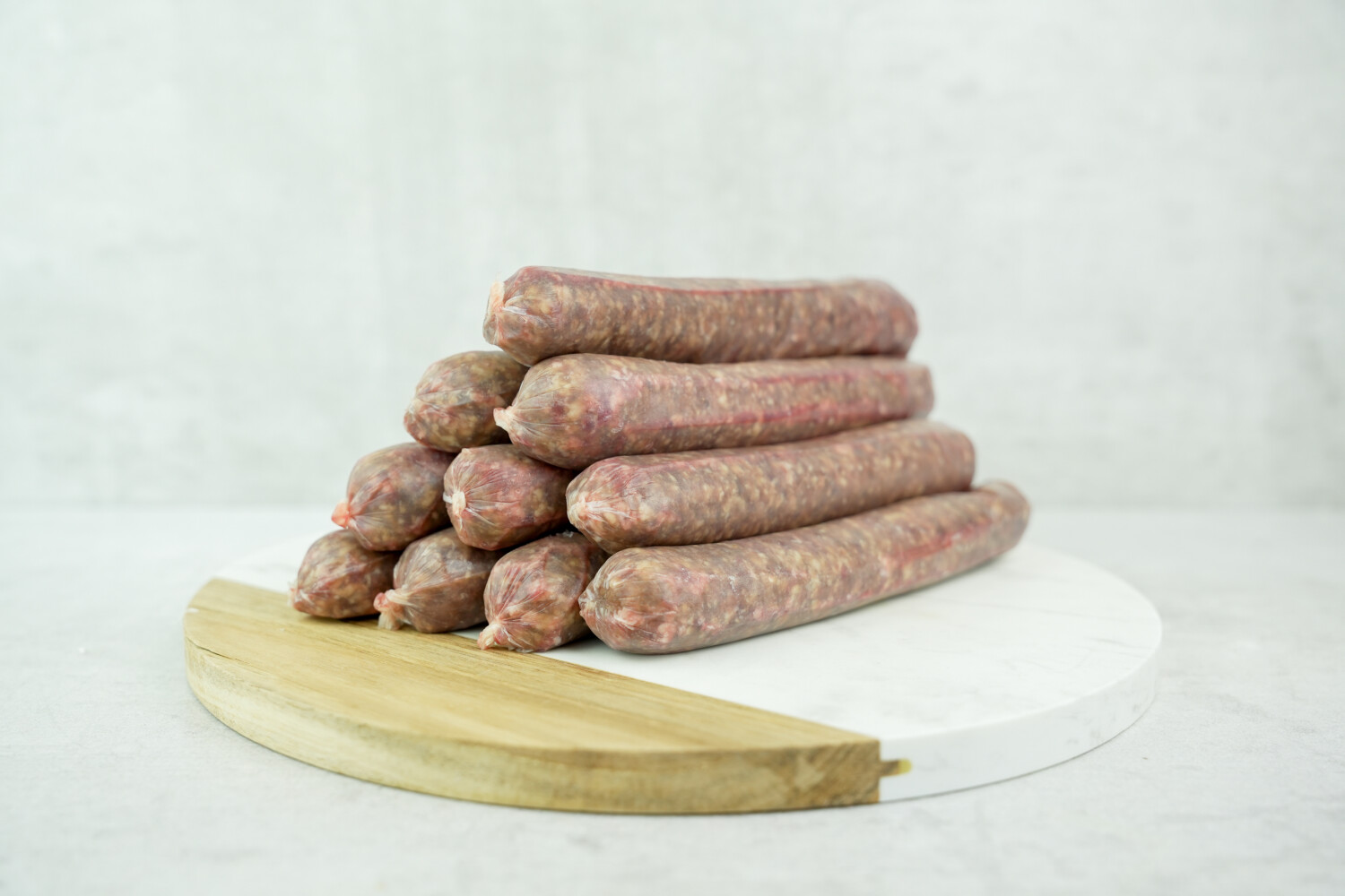 40002623-560802-tk-dry-aged-bratwurst-10-x-100-g-paeckchen.jpg Dry Aged Rinder-Bratwurst