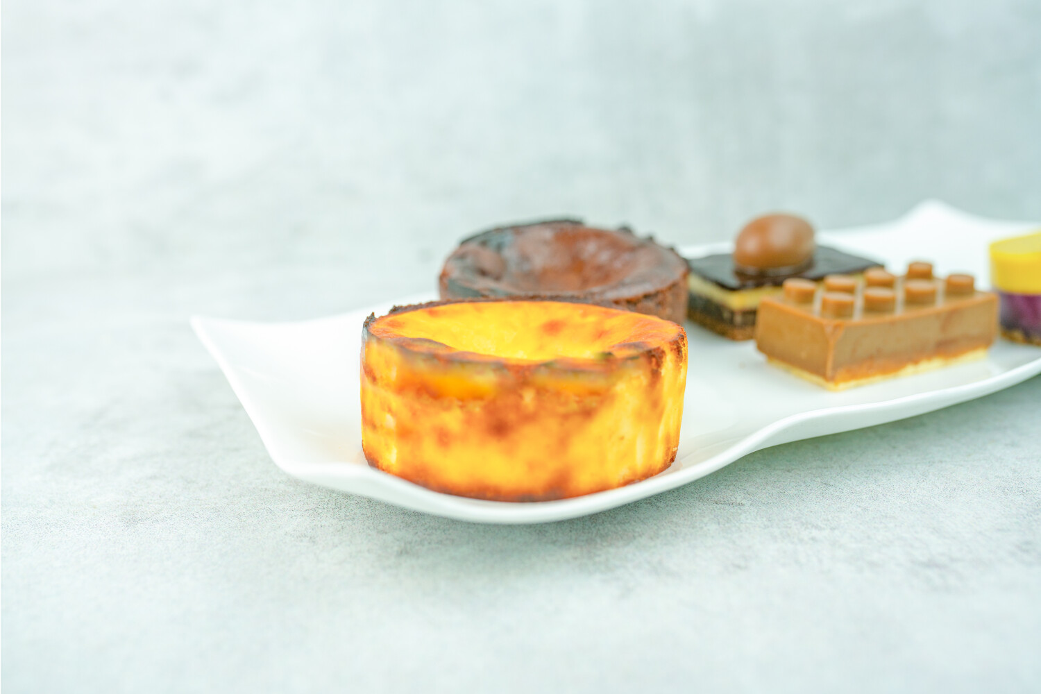 40002002-562093-manufaktur-pw-tk-cheesecake-san-sebastian-0-113-kg-stk-18-stk-karton.jpg Cheesecake San Sebastian I PATISSERIE WALTER